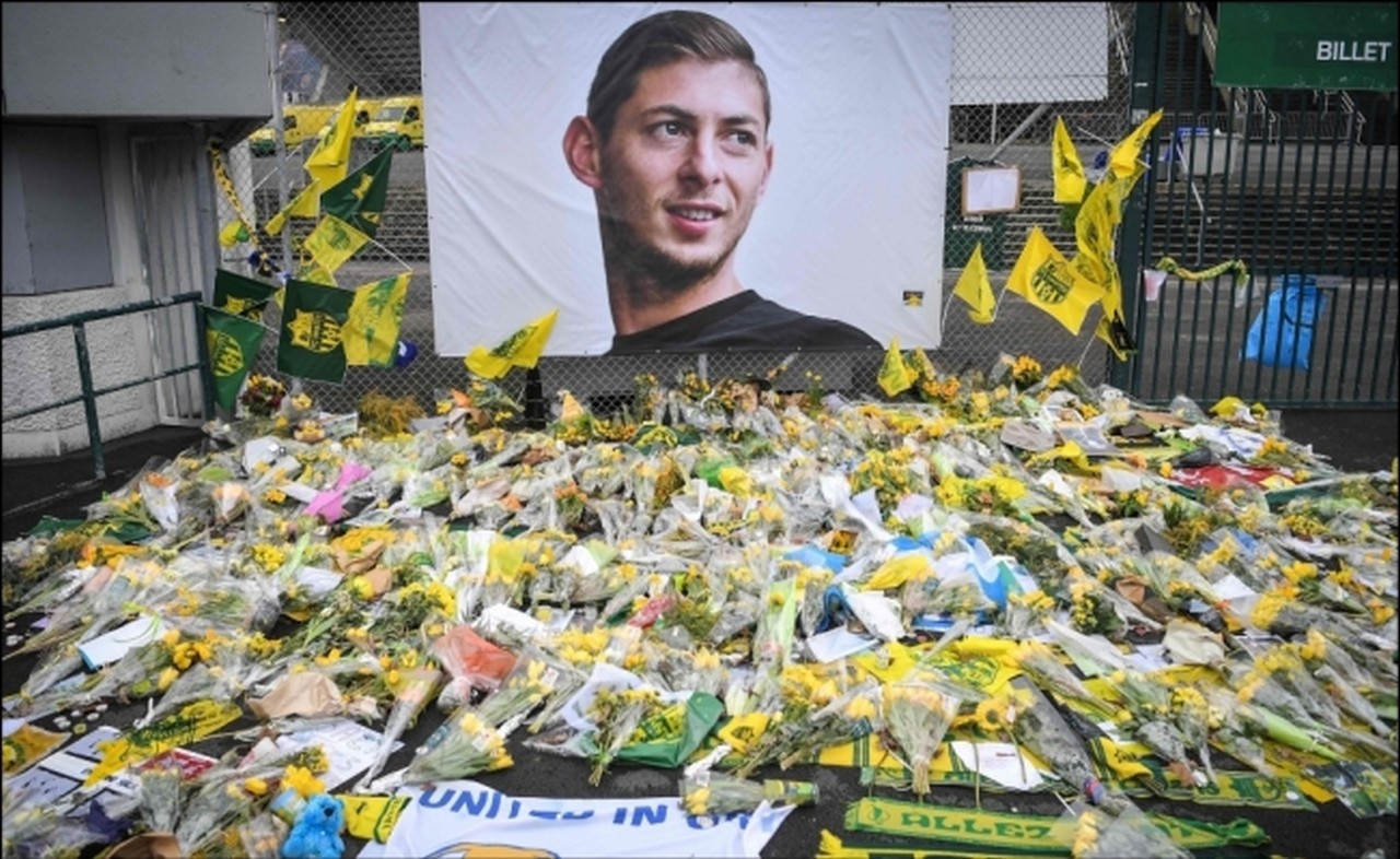 Nantes retira el número nueve en homenaje a Emiliano Sala