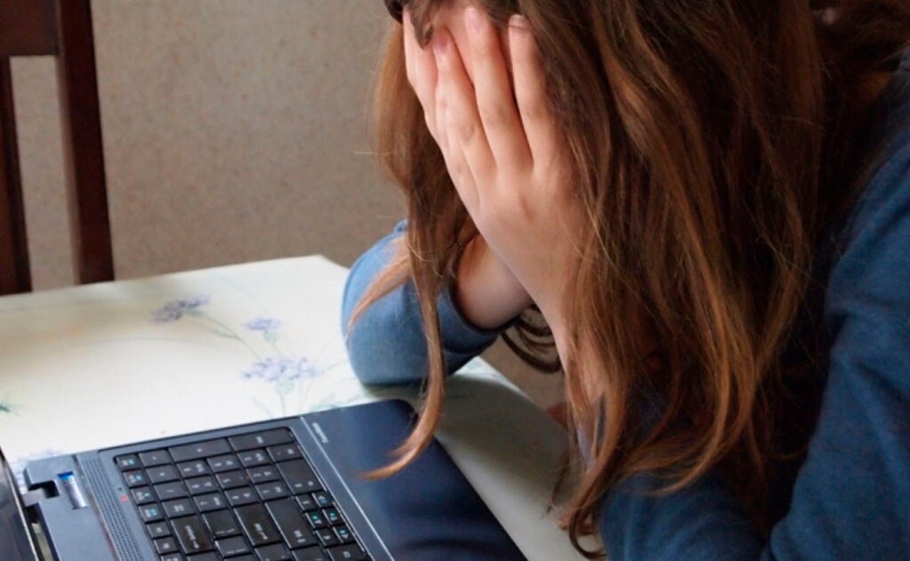 Existen distintas manifestaciones de ciberacoso; desde suplantación de identidad, ‘doxeo’, sextorsión, hasta la creación de hashtags de hostigamiento en redes sociales. Foto: Pixabay