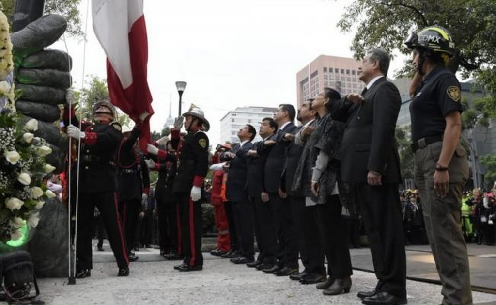  Encabeza Amieva ceremonia por 33 años del sismo de 1985