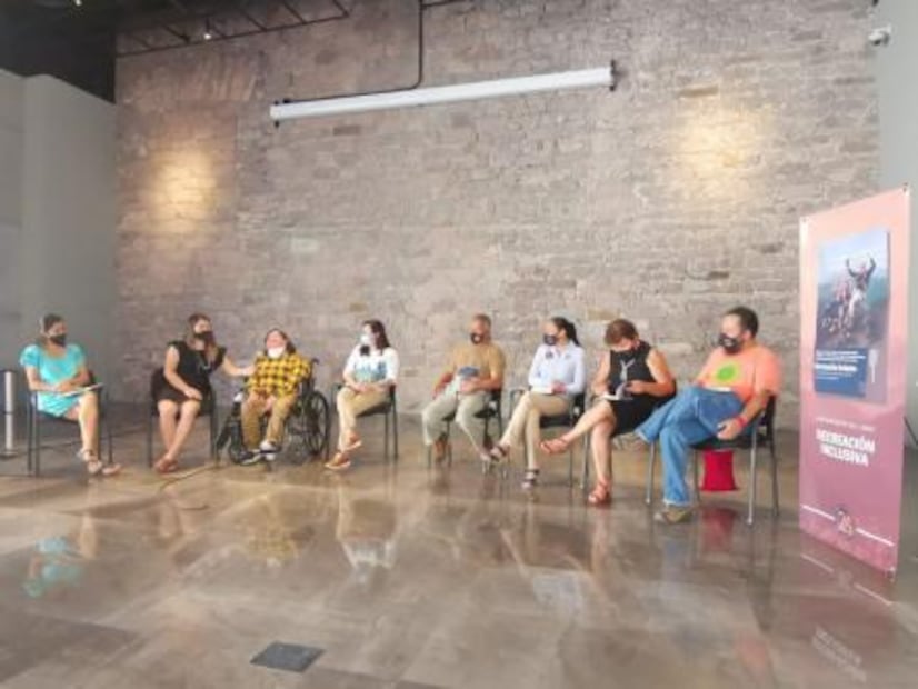 Campamento en Zaragoza presenta libro sobre turismo para discapacitados