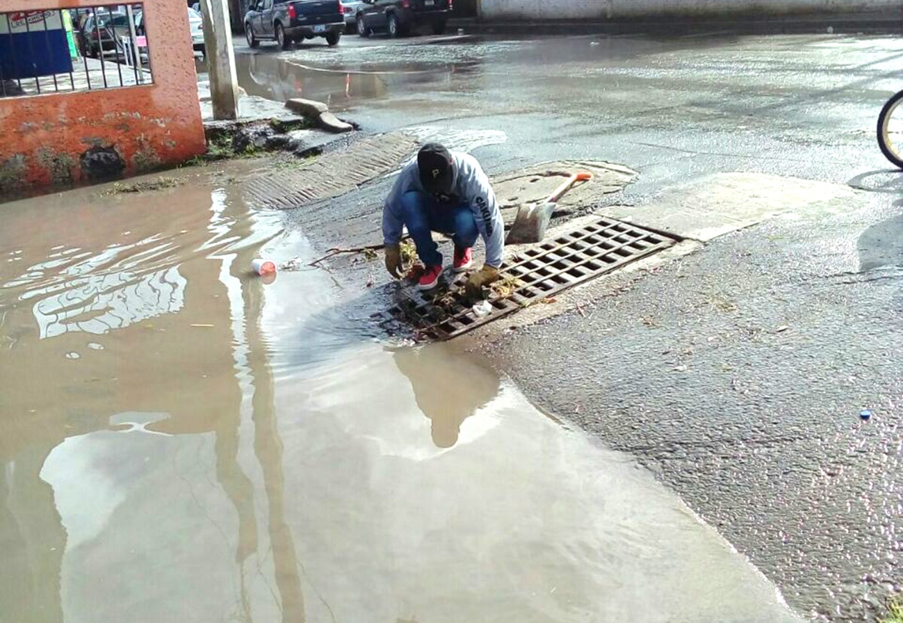 Interapas atiende drenajes para reducir inundaciones