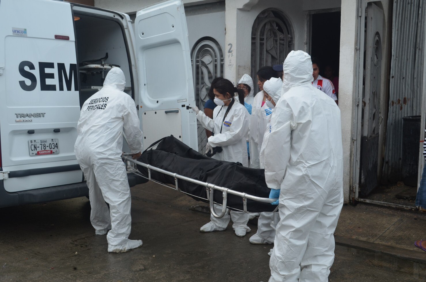 Sin identificar decenas de cadáveres que ha encontrado la PGJE