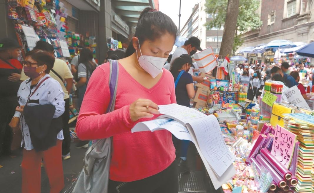 El gasto total por el regreso a clases de los hijos de una familia mexicana promedio supera el realizado en Estados Unidos y Canadá. Foto: Archivo. El Universal