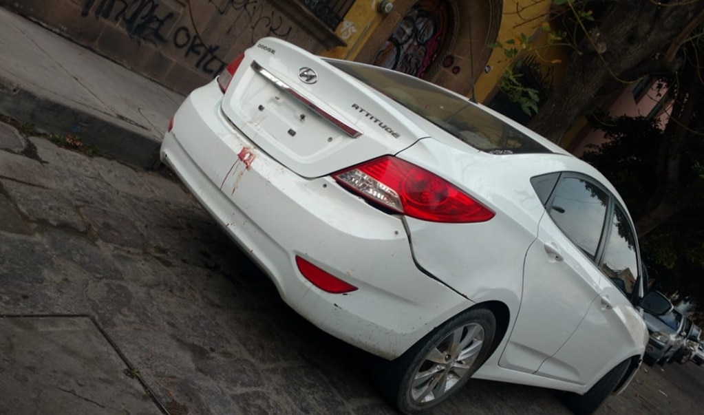 Aseguran vehículo con manchas de sangre en San Sebastián