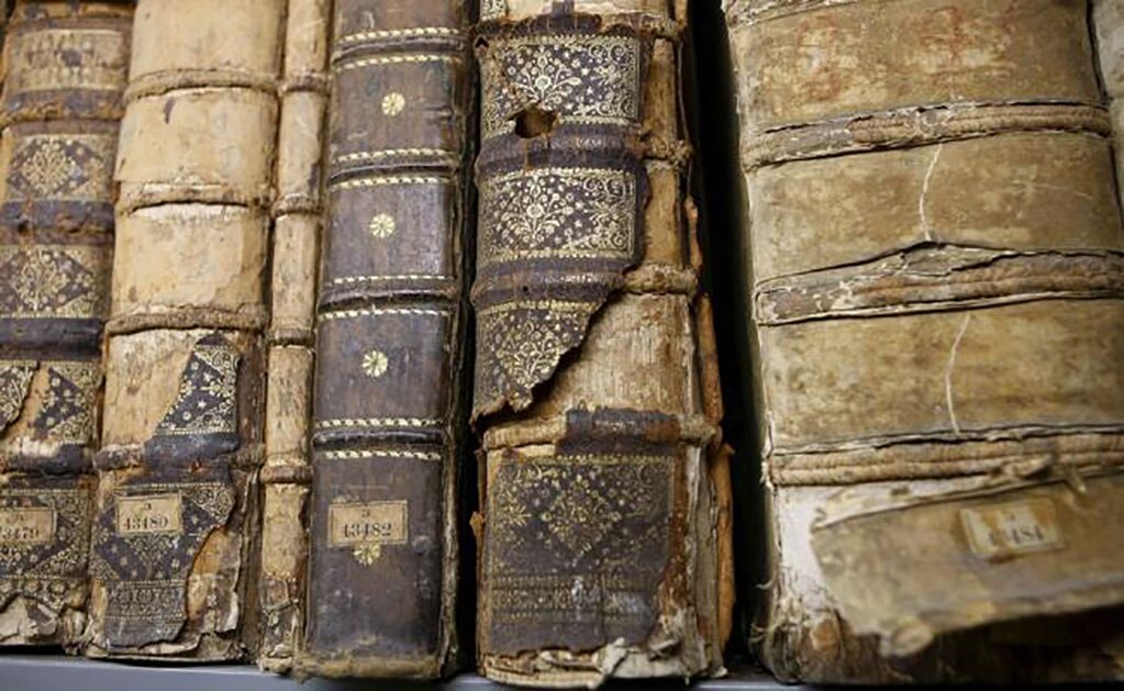 Detalle de algunas ediciones antiguas de la Biblioteca Nacional de España. Foto: Archivo