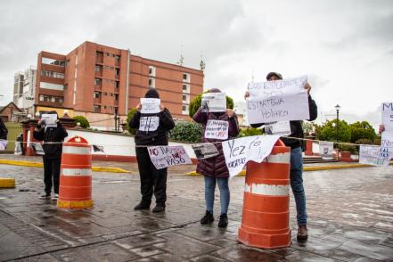 Estudiantes de UASLP cierran por segundo día avenida Carranza en SLP; exigen información de Yezenia