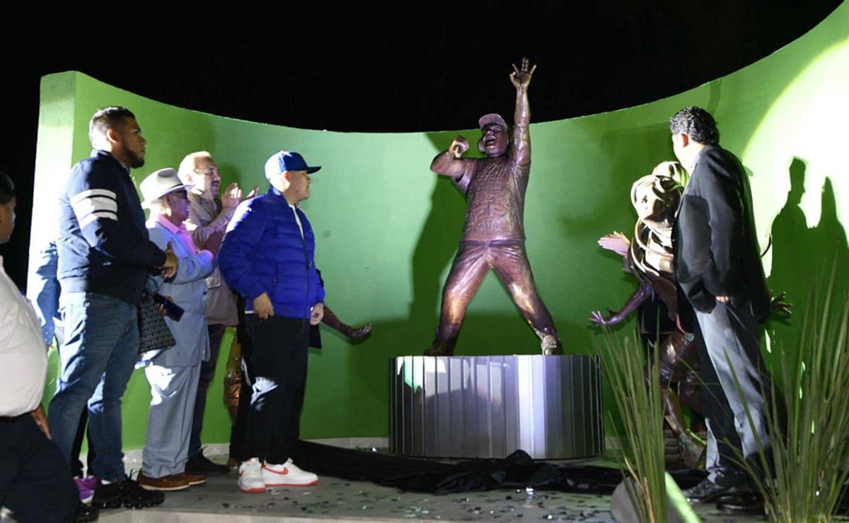 Inmortalizan al Rey del Wepa en Barrio de Tlaxcala; instalan estatua conmemorativa en SLP