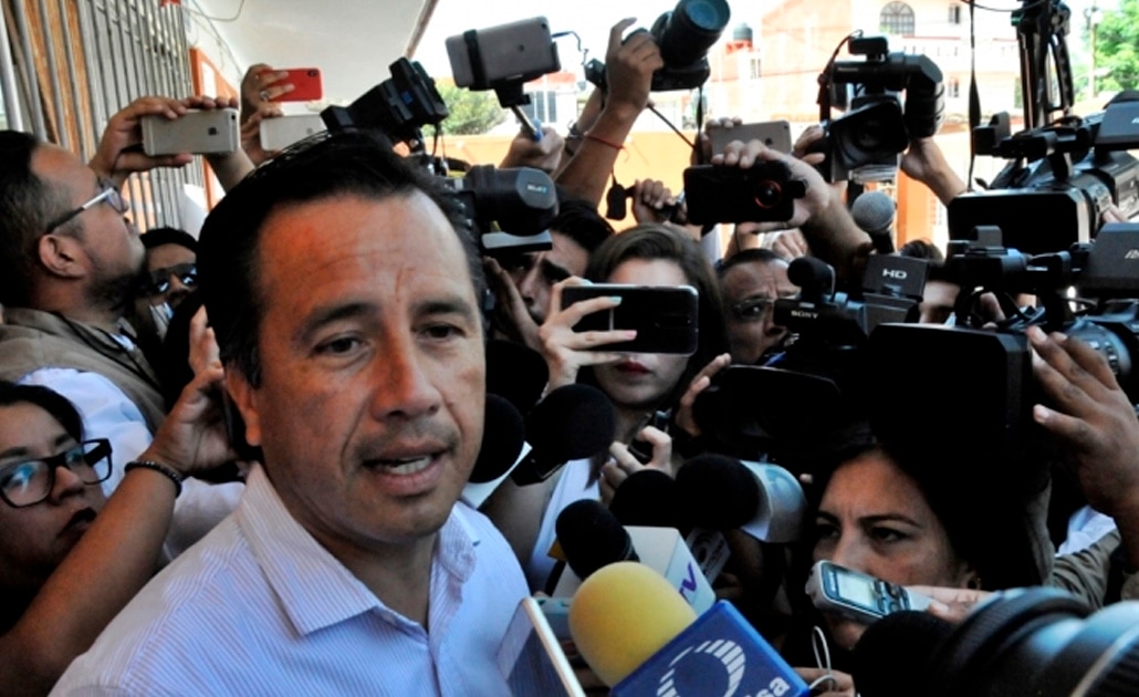 Exfiscal de Veracruz escondió más de 100 carpetas de investigación: Cuitláhuac García