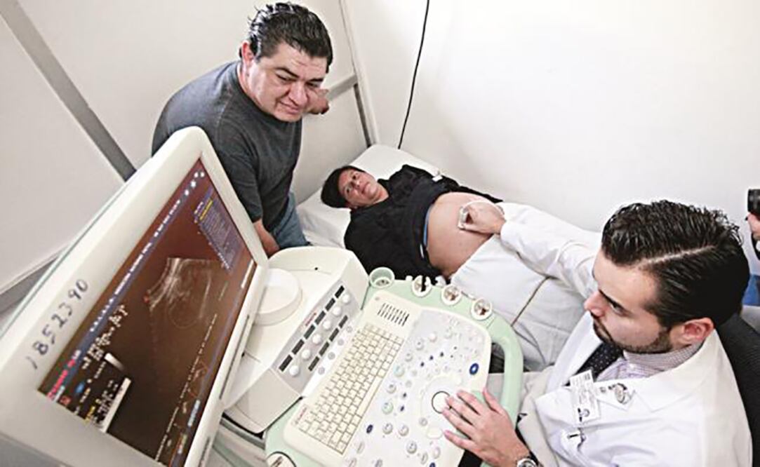 Los cambios no sólo se presentan en las madres. Según estudios, también se manifiestan en los hombres que se involucran en el cuidado de los hijos. (FOTO: Archivo. EL UNIVERSAL)