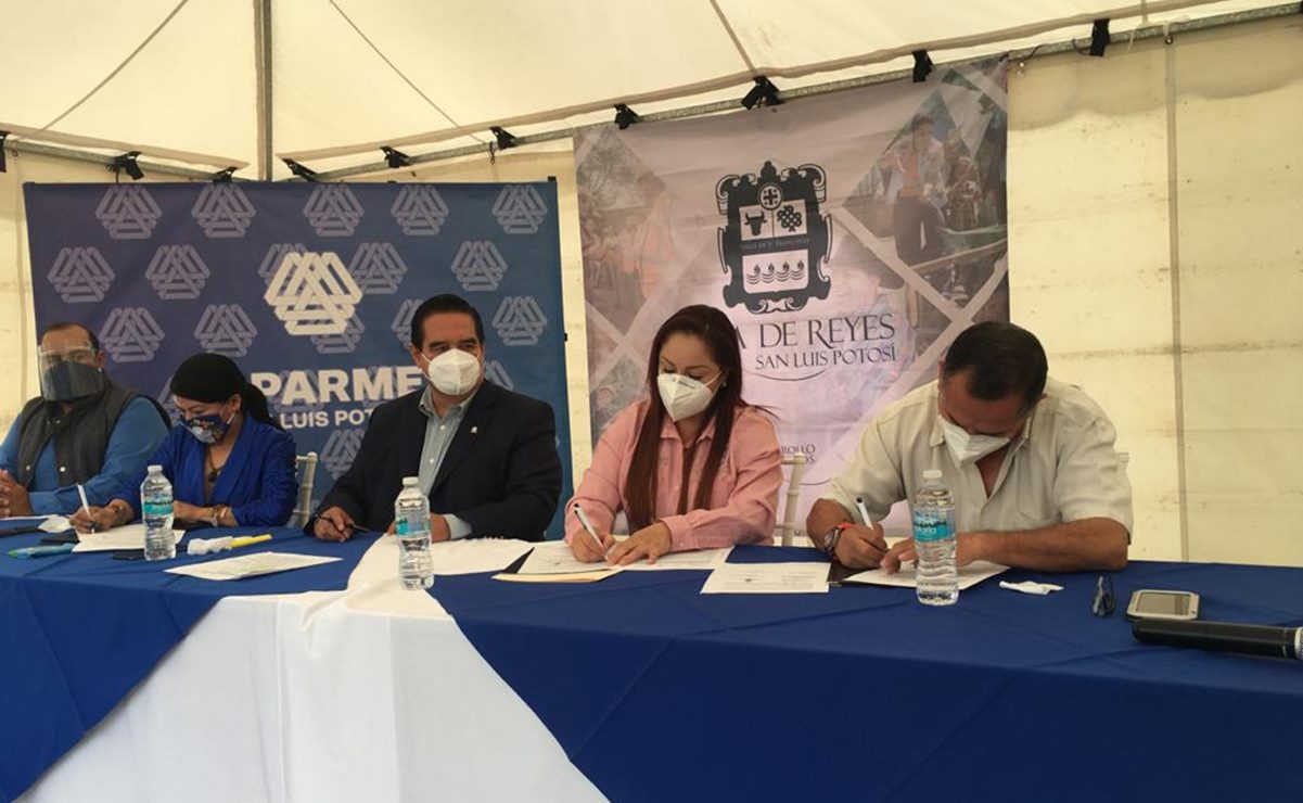 Firman convenio de colaboración para brindar apoyos a habitantes de Villa de Reyes