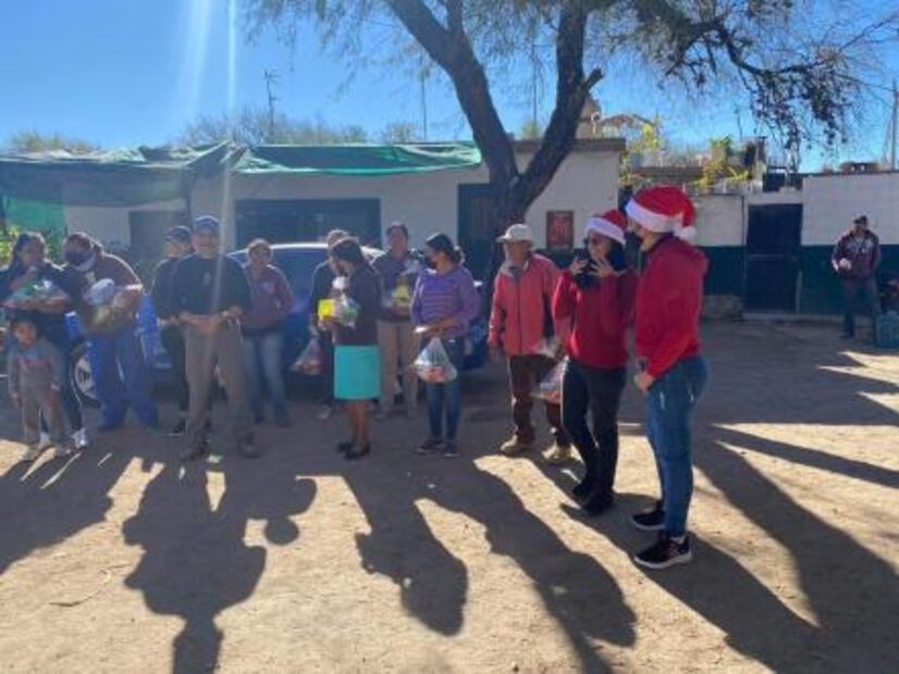 Melisa vendió sus vestidos para comprar despensas y regalarlas a los que menos tienen en Venado