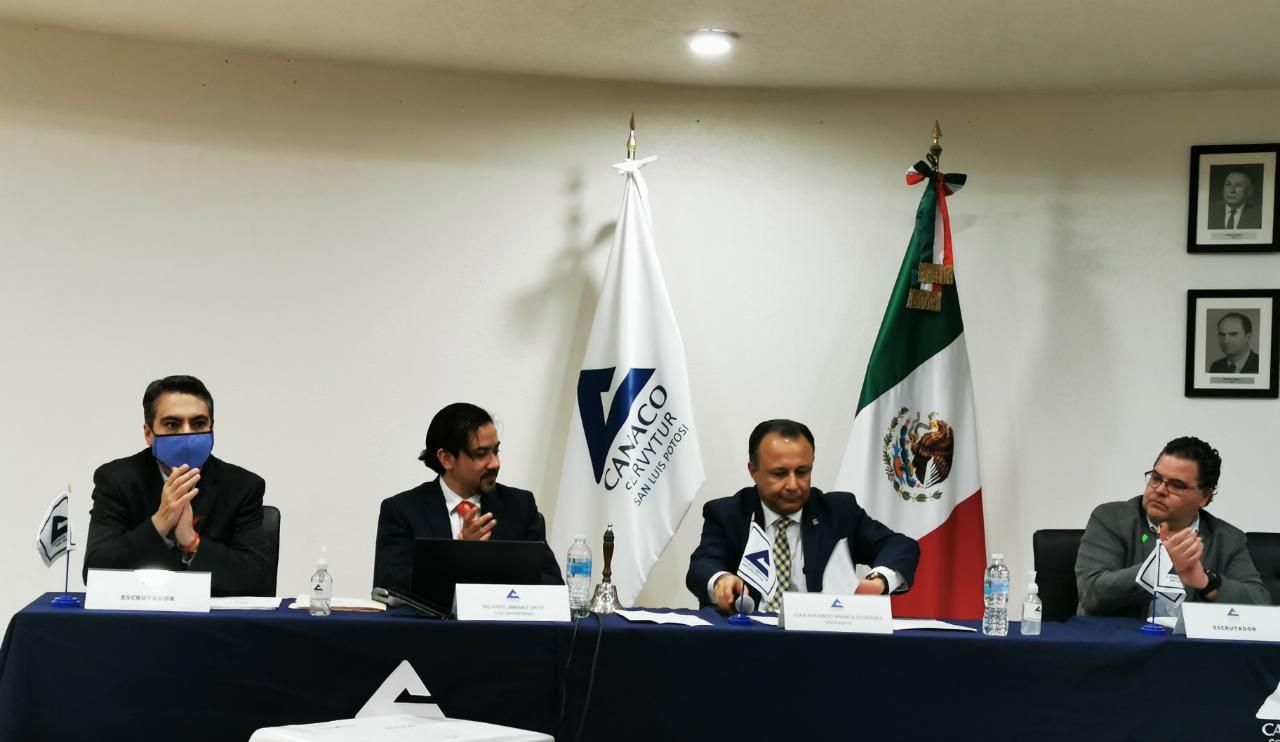 Eligen a Fernando Díaz de León como nuevo dirigente de Canaco en SLP