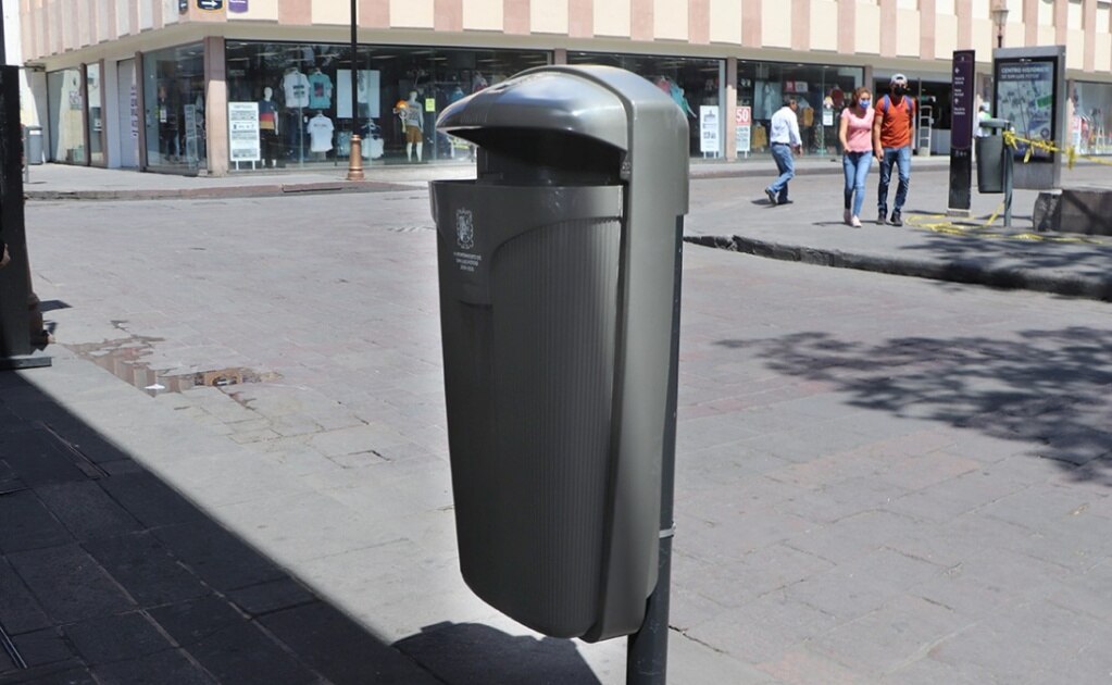 Instalan nuevos botes de basura en Centro Histórico de San Luis Potosí