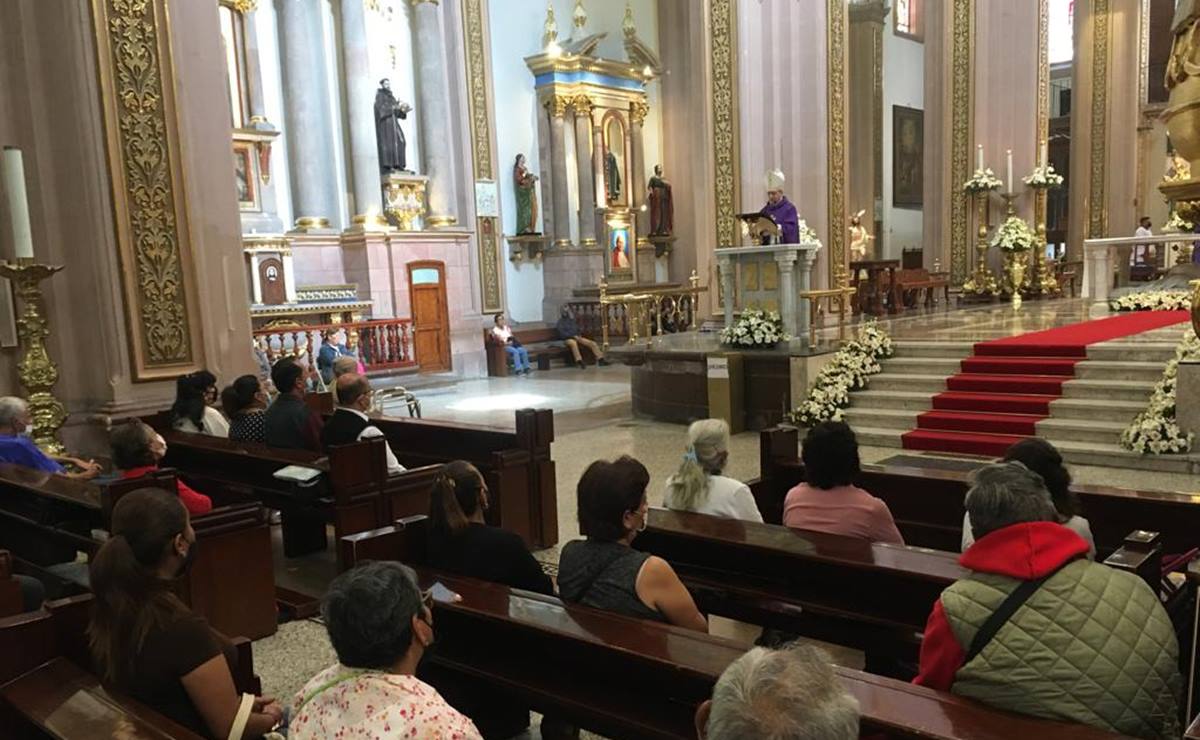 Encabeza Arzobispo misa de Día de Muertos en Catedral de SLP