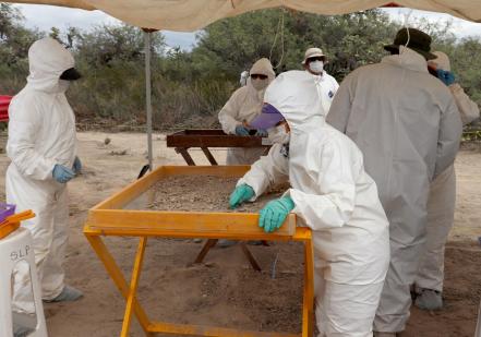 Continúan trabajos en fosa clandestina de Moctezuma