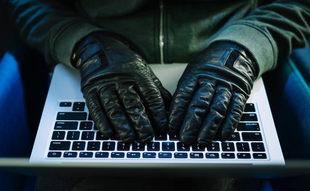 La Policía Cibernética de San Luis Potosí ha emitido una serie de recomendaciones para que las personas sean menos vulnerables a este tipo de fraudes con IA. Foto: Freepik