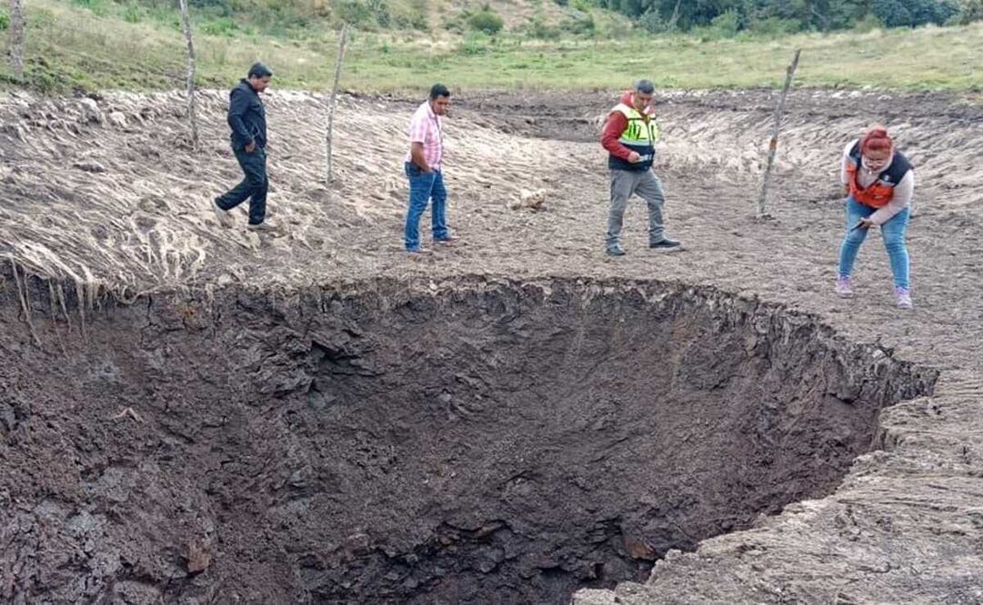 Socavón de Santa Catarina tiene 8.6 metros de profundidad, confirma Protección Civil de SLP. Fotos: Especiales