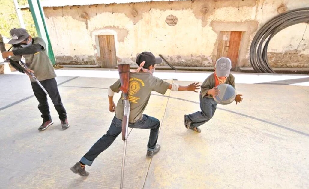 Segob ya atiende caso de niños armados en Guerrero