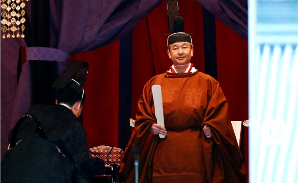 Emperador de Japón proclama formalmente su entronización