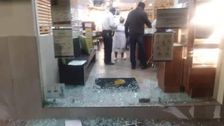 Sujeto causa destrozos en restaurante de avenida Carranza en capital de SLP