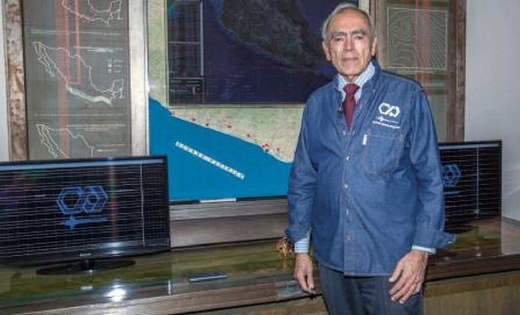 Juan Manuel Espinosa, director del Centro de Instrumentación y Registro Sísmico (Cires), afirma que en el mapa hay varios puntos rojos que son la prueba de que hay pérdida de la señal (CAMILA MATA. EL UNIVERSAL)