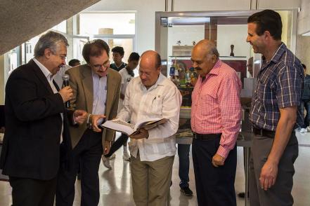 Inaugura UASLP exposición “Selección de 10” 