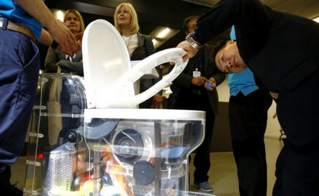Bill Gates presenta un inodoro que funciona sin agua