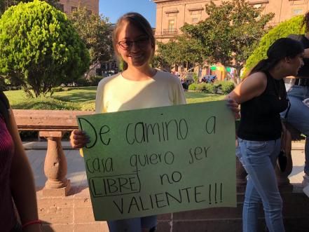  “Me cuidan mis amigas, no la policía”; reclamen mujeres en #BrillanteadaSLP