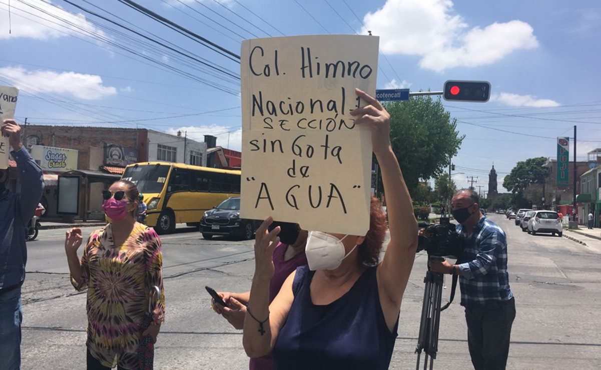 “Queremos agua”, afectados por fallas de El Realito bloquean Avenida Himno Nacional