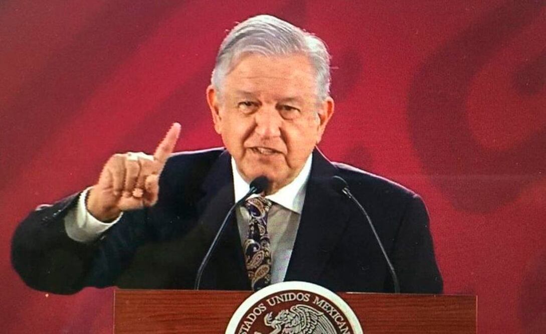 "Lo que diga mi dedito": las peculiares formas de AMLO para evadir temas
