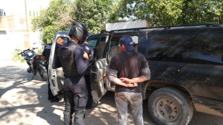 Aseguran a cuatro con autopartes robadas y droga