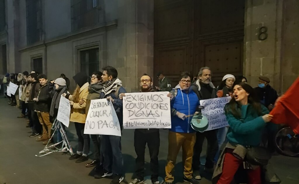 Comunidad artística se manifiesta en Palacio Nacional