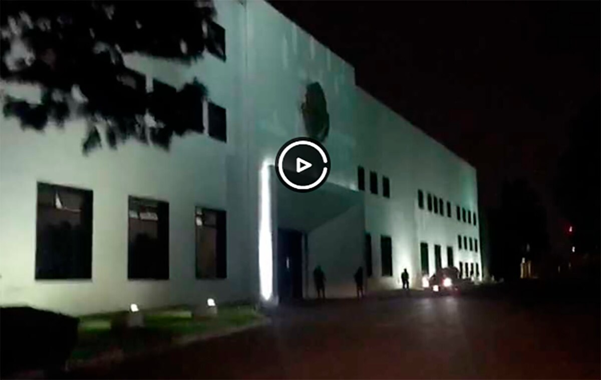 En lo que significó el último acto oficial de su administración en el país, el presidente Enrique Peña Nieto recibió un reconocimiento de parte del Estado Mayor Presidencial como supremo comandante de las Fuerzas Armadas (GERMÁN ESPINOSA. EL UNIVERSAL)