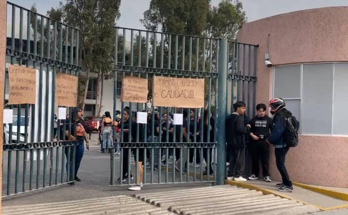 Toman instalaciones de la Facultad de Psicología de la UASLP; denuncian falta de clases dignas