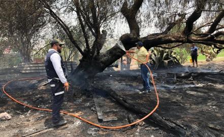Incendio en predio cercano a Plaza Citadina provoca movilización 