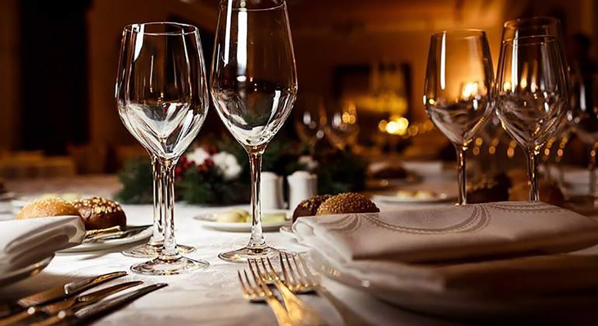 Restauranteros buscan cubrir déficit de personal