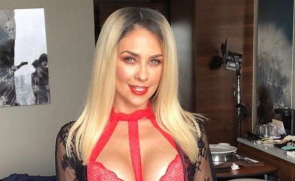 Aracely Arámbula luce sus curvas con ropa deportiva