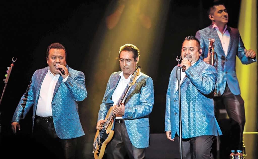 Belinda pide y Ángeles Azules le cumple