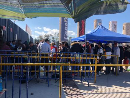 Aficionados del San Luis hacen largas filas para conseguir boletos vs Chivas