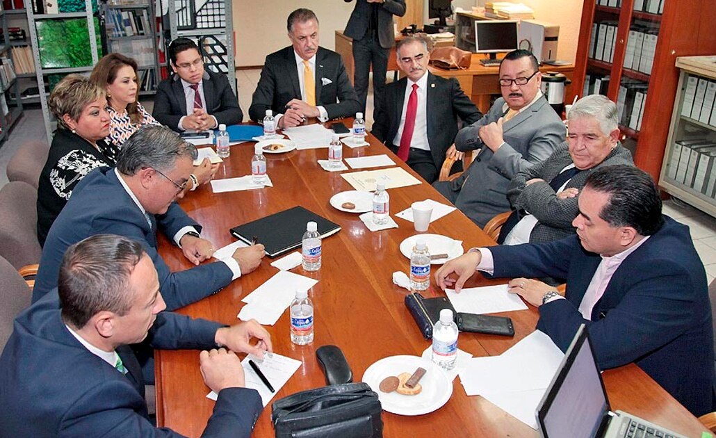 Potosinos pagan 108 pesos al año por su diputado: IMCO