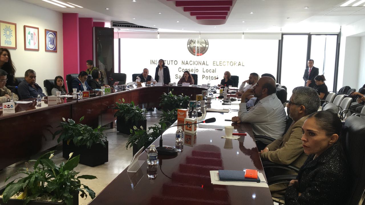 Aprovechan sesión del INE para hablar de “la mafia del poder”