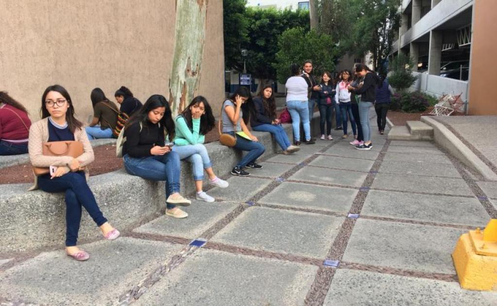 Acuden cerca de 200 jóvenes a la FUP para buscar apoyo de becas o reacomodo 