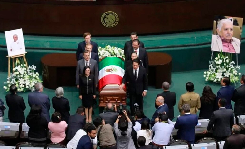 Rinden homenaje de cuerpo presente en San Lázaro a diputado fallecido