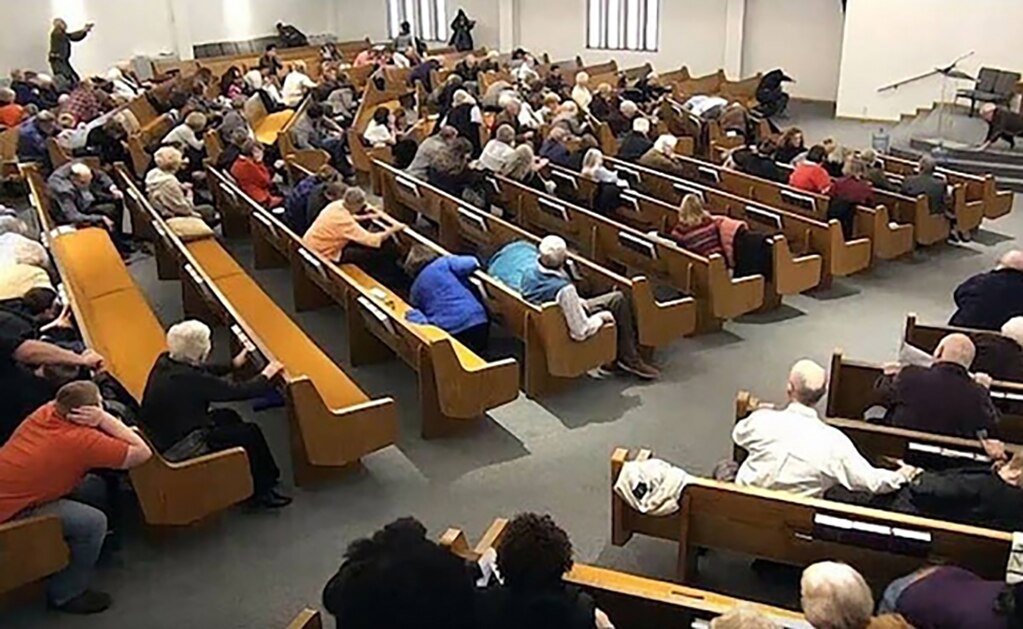 (VIDEO) Difunden video del momento del tiroteo en iglesia de Texas