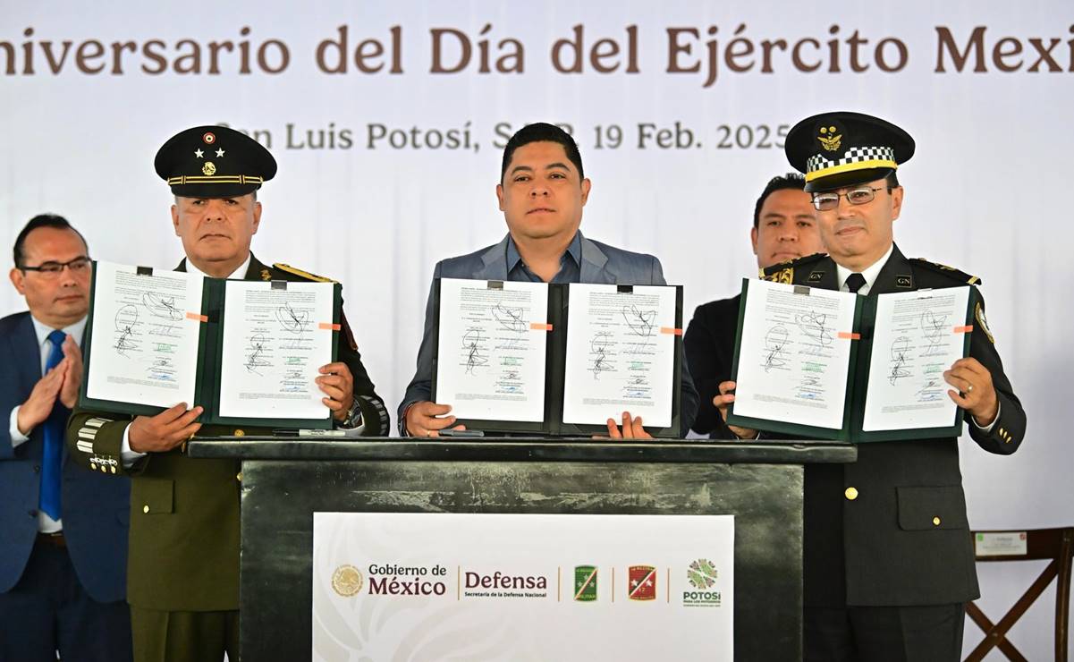 El gobernador Ricardo Gallardo firmó el convenio con Defensa en apoyo a los elementos castrenses. Foto: Especial