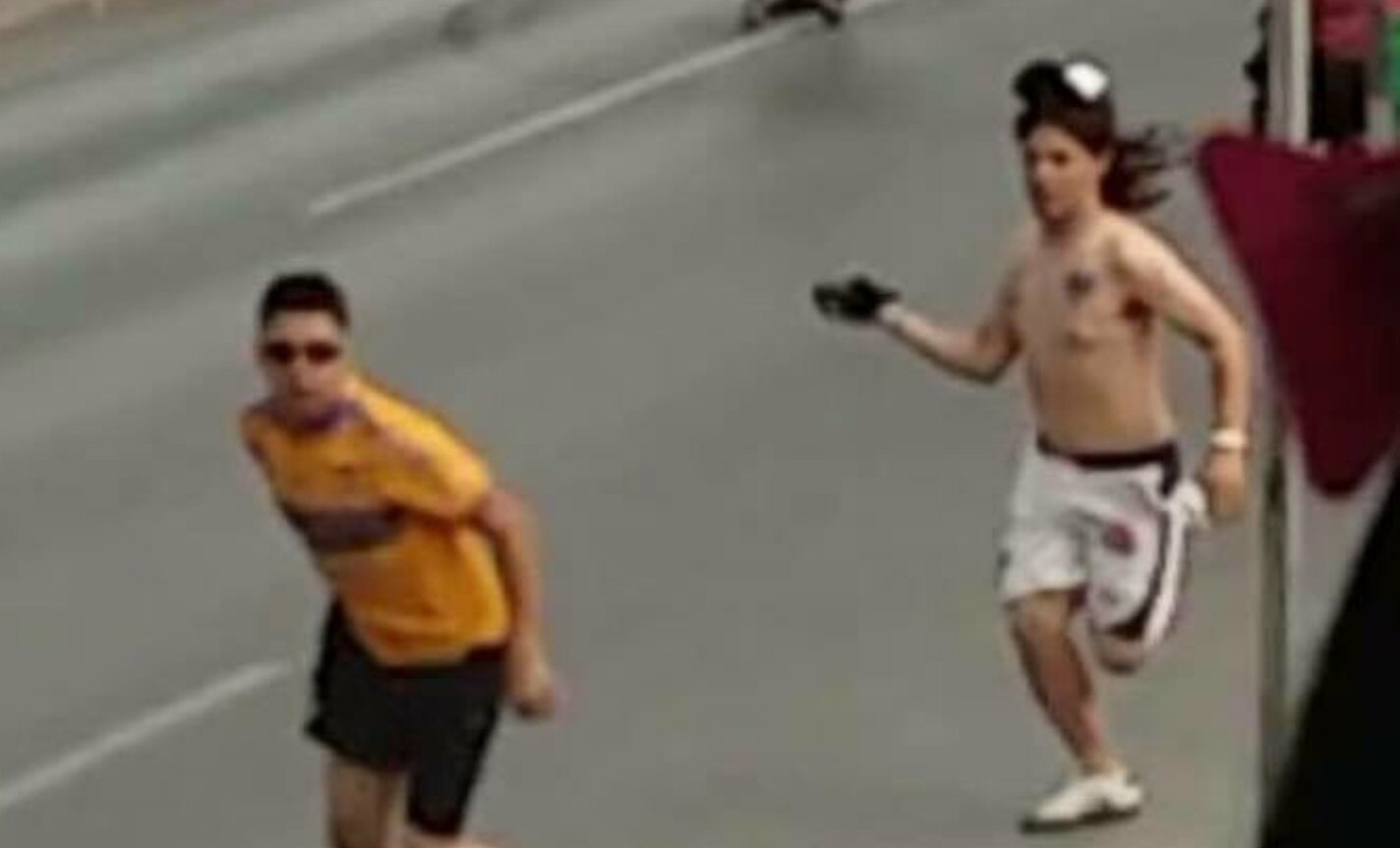 Continúa grave aficionado herido tras riña campal previo al Clásico Regio