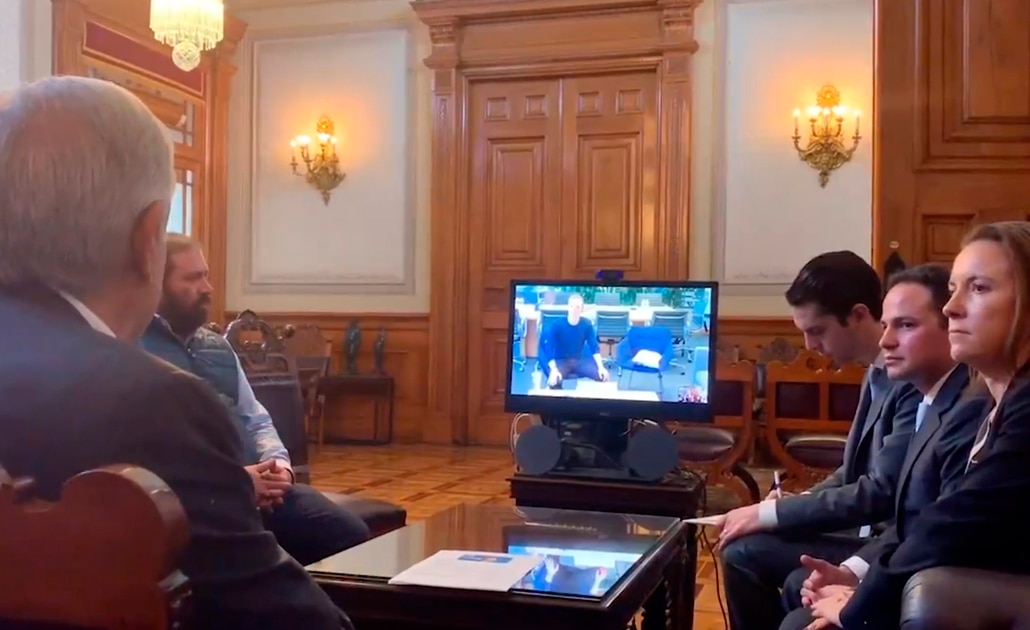 Invita AMLO a Zuckerberg a proyecto de conectividad en México
