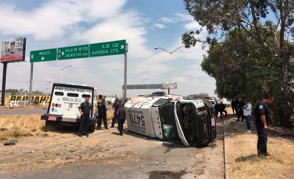 Vuelca camión de valores en carretera 57