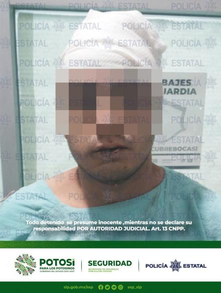 Presunto ladrón intenta escapar en auto y choca contra barda en San Luis Potosí