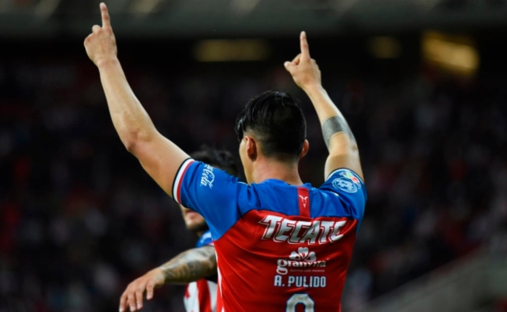 Pulido, cerca de igualar a ‘Chicharito’ y Bravo en Chivas